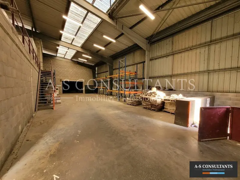 A louer Locaux d'activité 480m² Bessey