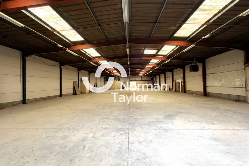 Local d'activité de 1000 m² à louer - Montpellier Ouest