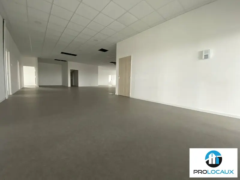 A louer Bureaux 450m² Saint-Jean-du-Cardonnay