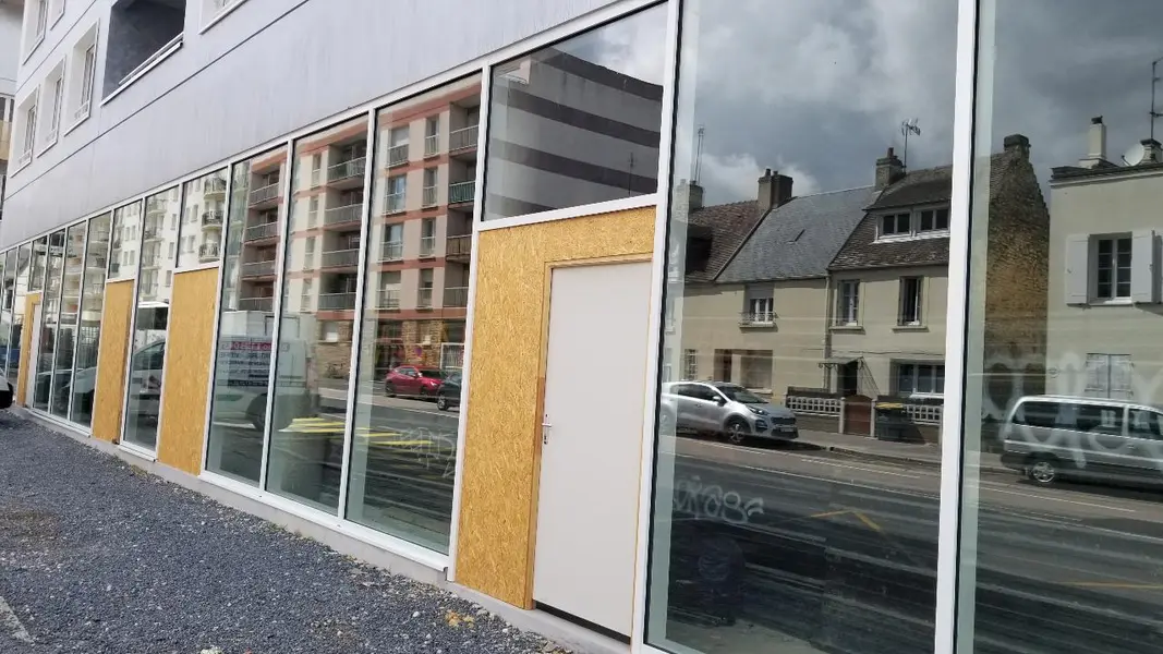 RIVE DROITE - AU SEIN D'UN IMMEUBLE NEUF.