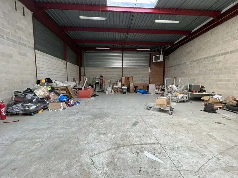 LOCAUX A LOUER DANS LA ZA DE COLLEGIEN !