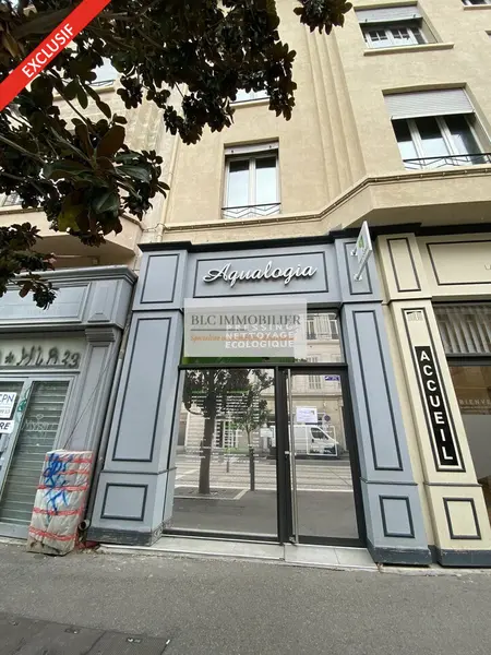 Emplacement Premium  Local commercial à vendre 106 m² Marseille 13006