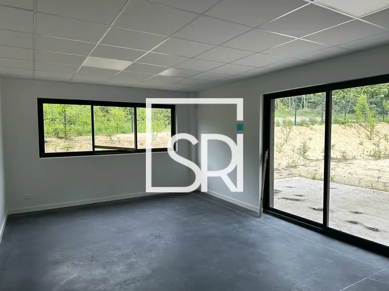 Location Local d'Activité/Entrepôt avec Bureaux  Lezoux