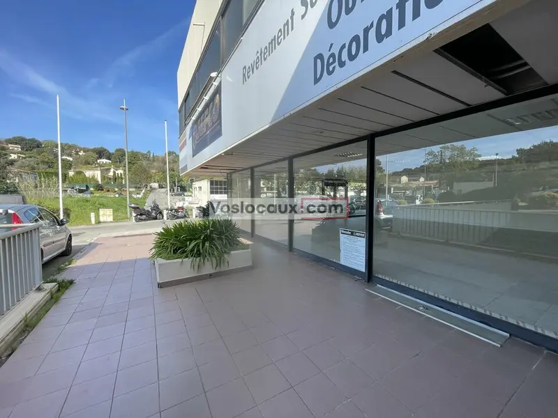 A louer : local commercial de 251 m2 à Vallauris