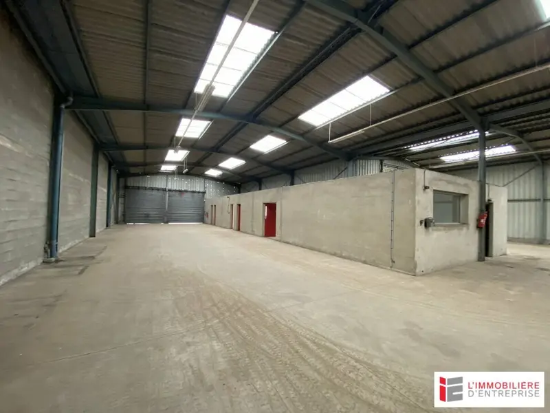 LOCAL D'ACTIVITE 1000M² SAINT JACQUES DE LA LANDE
