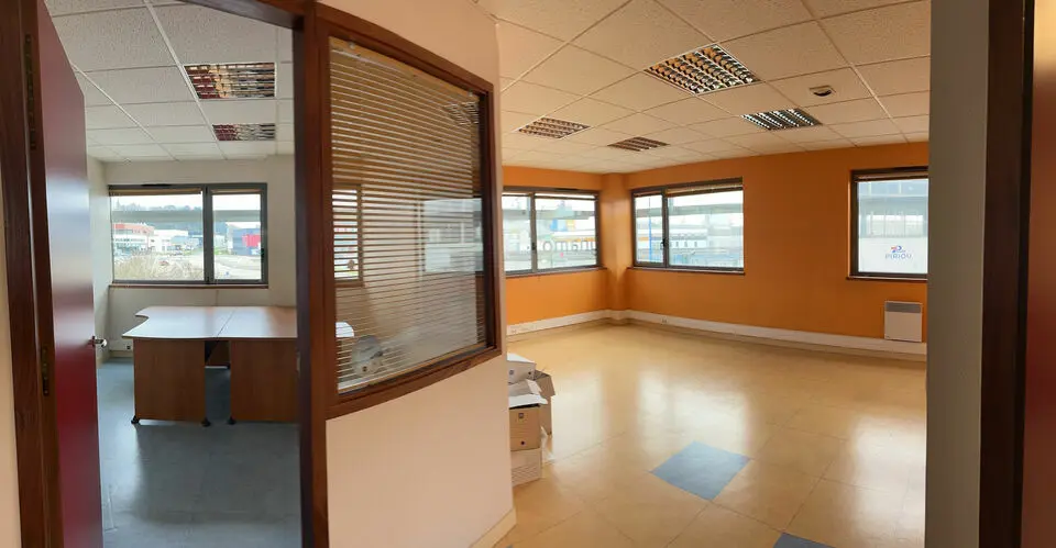 A LOUER -BUREAUX - PORT DE COMMERCE 