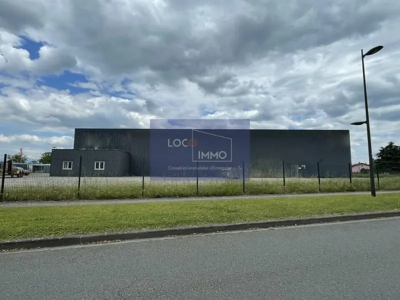 À LOUER  Local d'activité de 1 400 m²  Ambarès-et-Lagrave (33440)