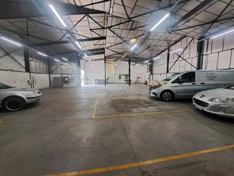 A vendre Locaux d'activité 600m² Val-de-Reuil