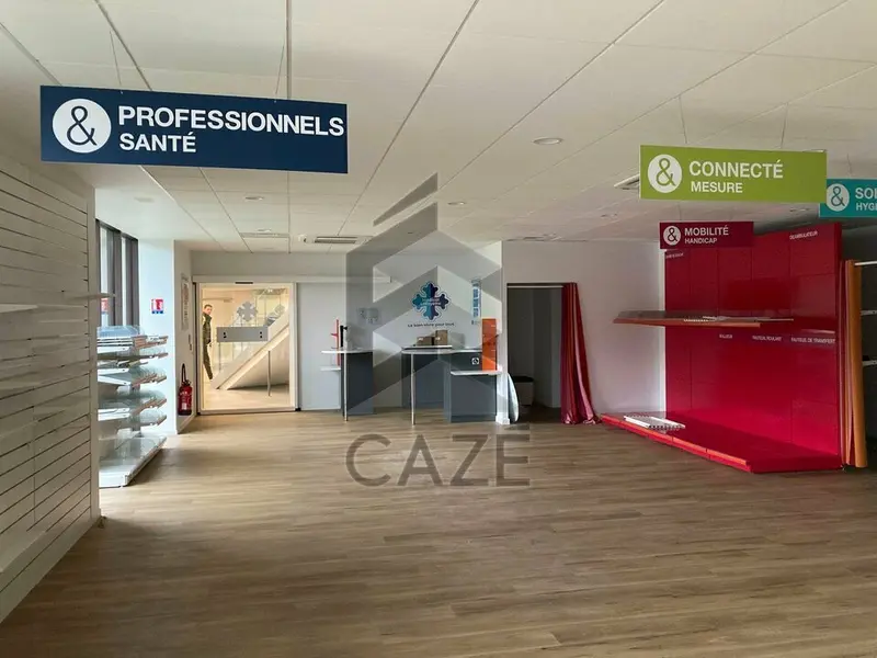 MEES (40) - LOCAL COMMERCIAL A LOUER OU A VENDRE