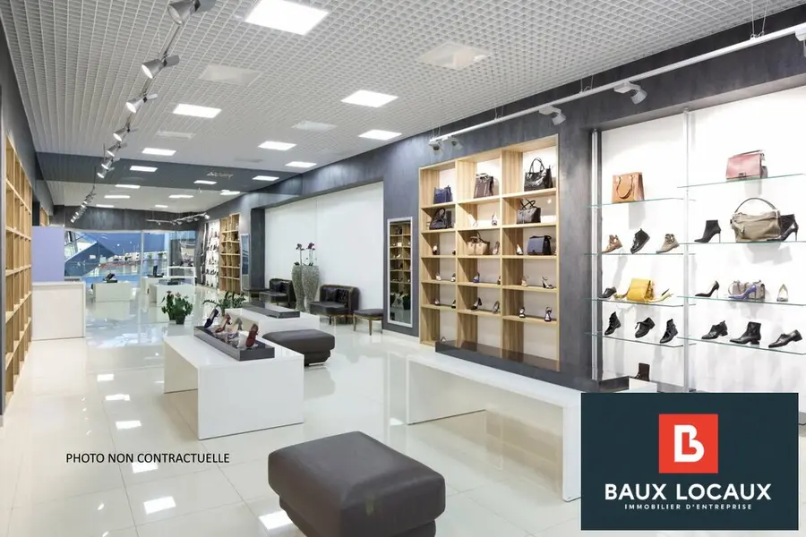 LOCAL COMMERCIAL D'ENVIRON 46 m² RDC ET R+1