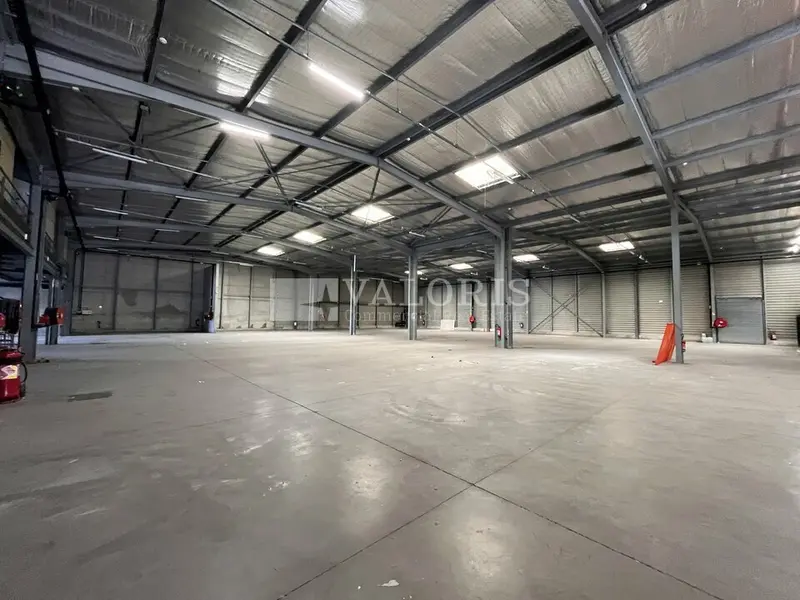 A louer Entrepôt 2400m² Aix-en-Provence