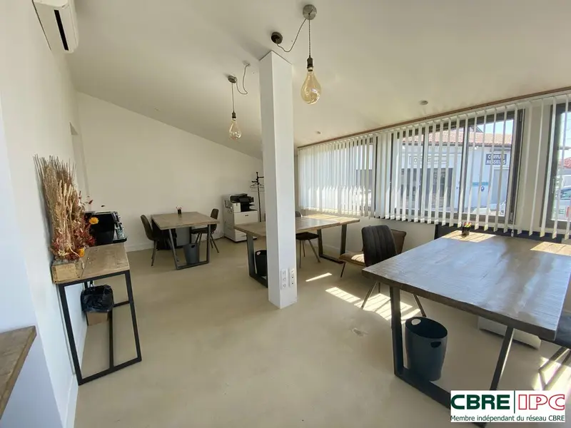LOCATION - REF : 7909FD