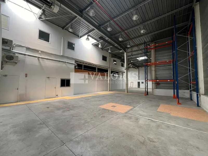 A louer Locaux d'activité 1150m² Aix-en-Provence