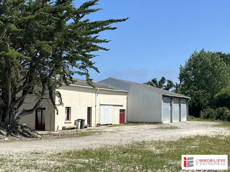 OPPORTUNITE - A VENDRE - LOCAL D'ACTIVITE + FONCIER - LA RICHARDAIS 