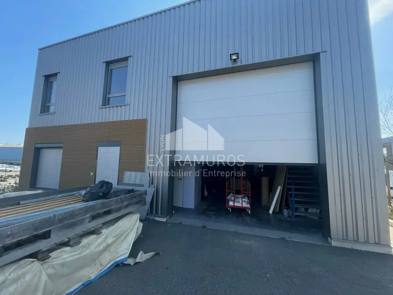 Local d'activités de 232m² à Corbas en périphérie de Lyon