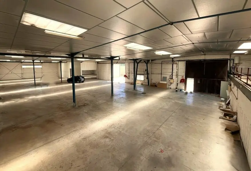 A louer Entrepôt 1355m² Vitrolles