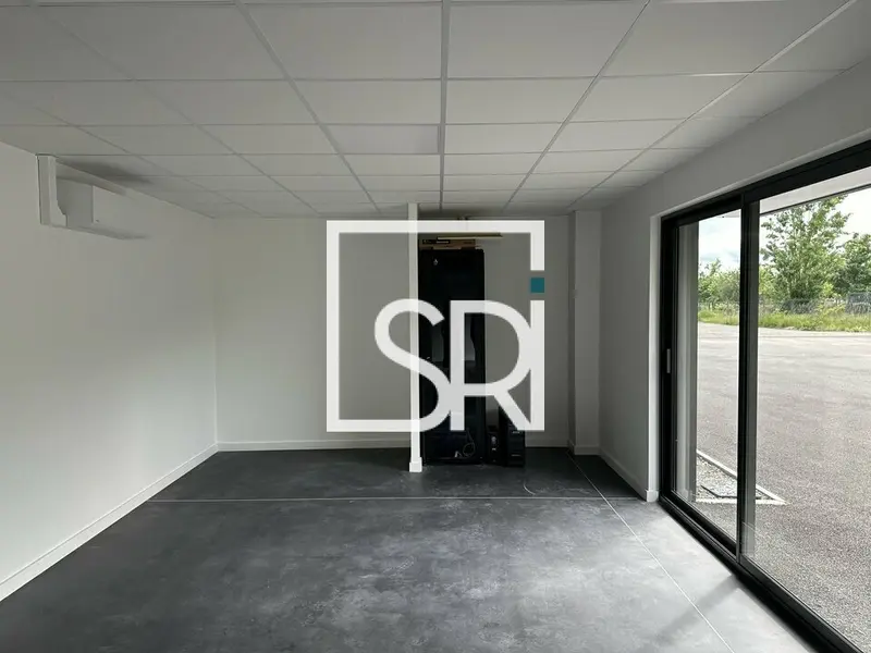 PROCHE A89 - VENTE ENTREPOT/ LOCAL D'ACTIVITE + BUREAUX - 63190 LEZOUX