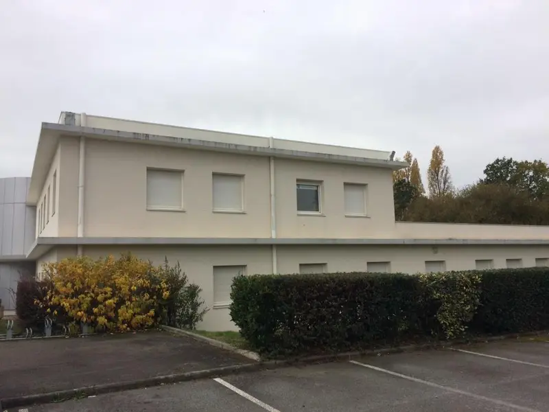 A LOUER BUREAUX 112m² 