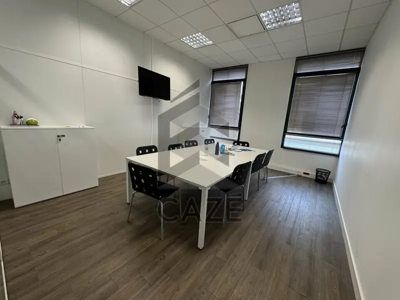 SUPERBES BUREAUX A LOUER - PIED DE TRAMWAY - MERIGNAC 