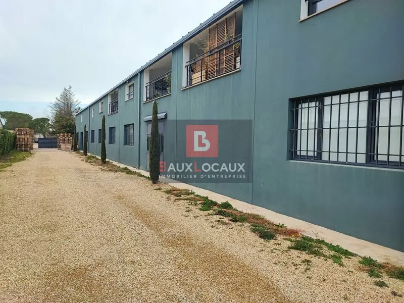 ENTREPOT/ACTIVITES D'ENVIRON 350 m² 