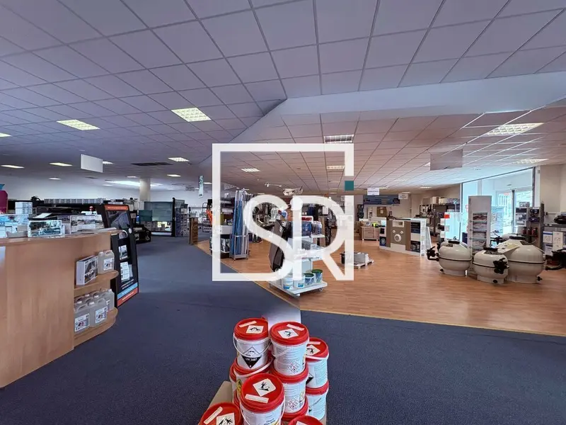 A louer Local commercial  850m² Clermont-Ferrand