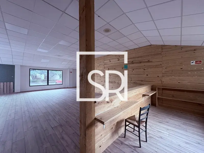 LOCATION LOCAL COMMERCIAL / BUREAUX - 230 M² - 63670 LE CENDRE