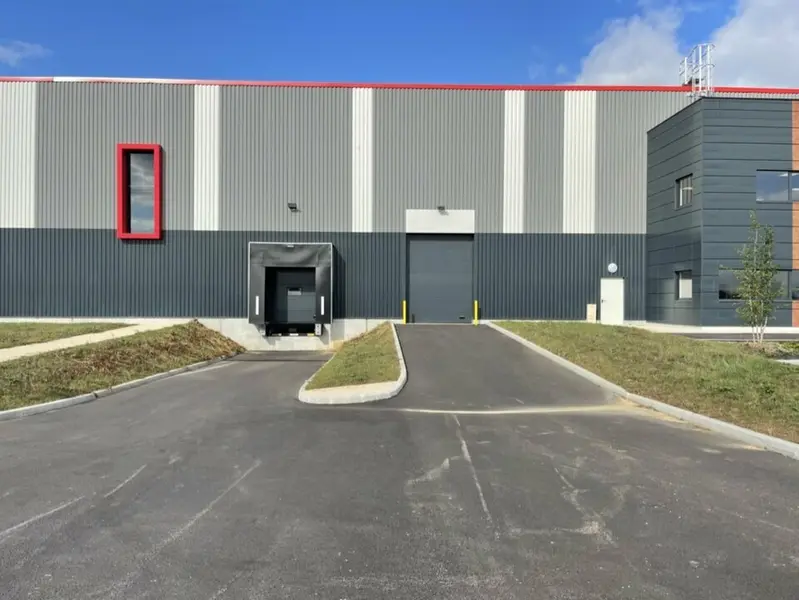 A louer Locaux d'activité 1304m² Le Thillay