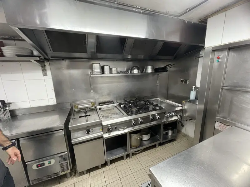 Licence IV + 40 couverts + 14 en terrasse