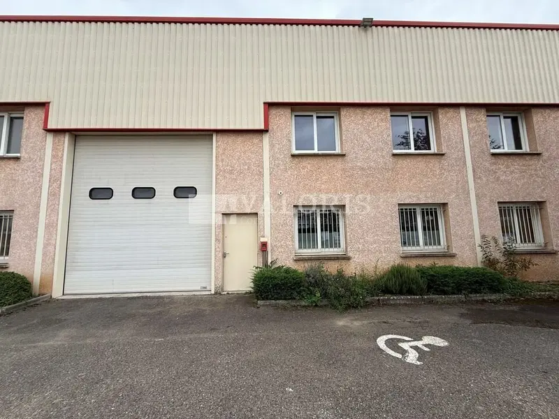A louer Locaux d'activité 240m² Chassieu