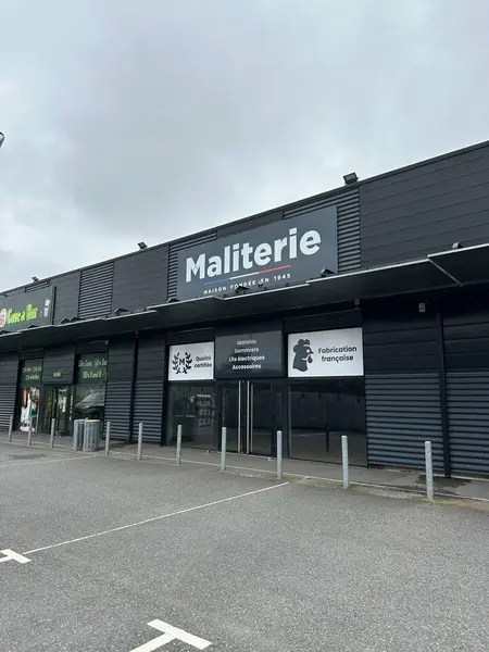 Belle opportunité commerciale - Mondeville, route de Paris. 
