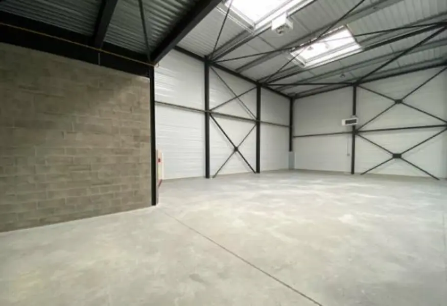 A vendre Locaux d'activité 780m² Stains