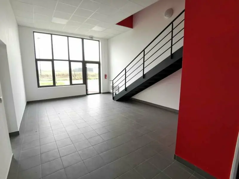 LOCAUX D'ACTIVITE A VENDRE