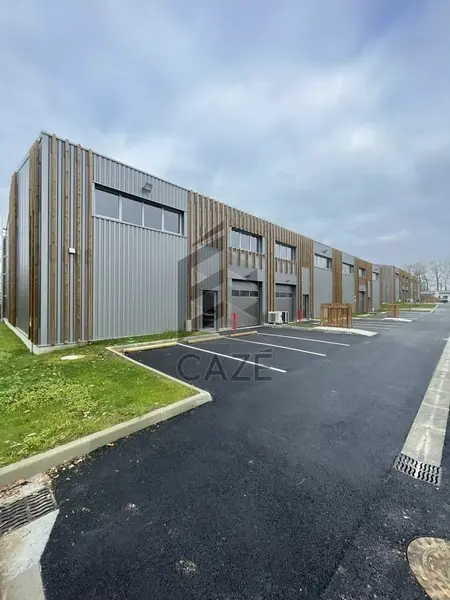 A LOUER LOCAUX D'ACTIVITES NEUFS