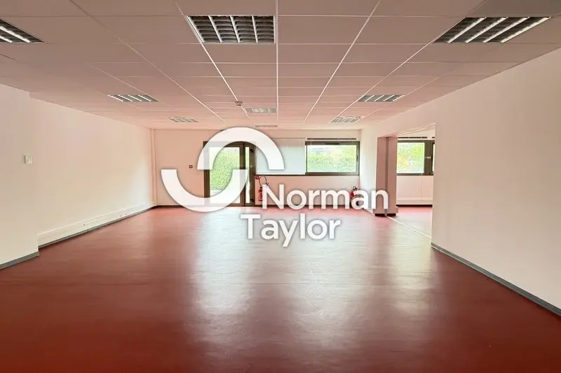 Bureaux en open space à louer au Parc Aéroport