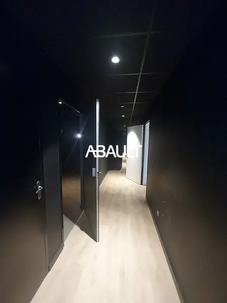 A LOUER, LOCAL COMMERCIAL EN RDC D'ENVIRON 350 M2 SECTEUR GRAND ROND  