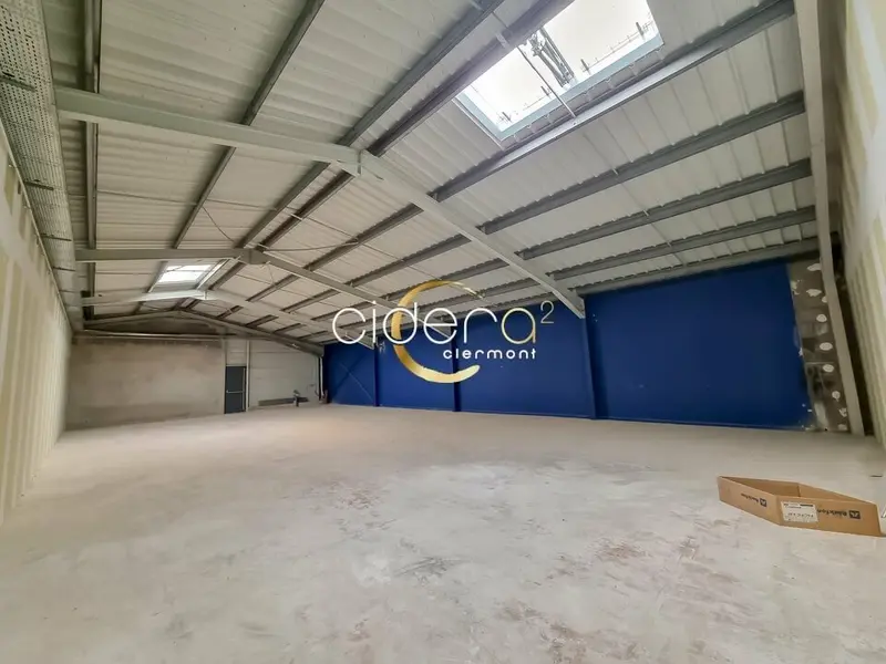 A louer local commercial dans retail sur axe majeur à Cournon (63800)