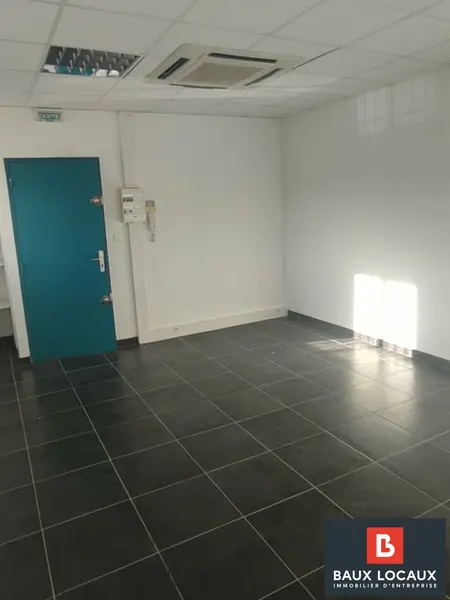 SUR PELISSANNE BUREAUX A LOUER DE 22 m² 