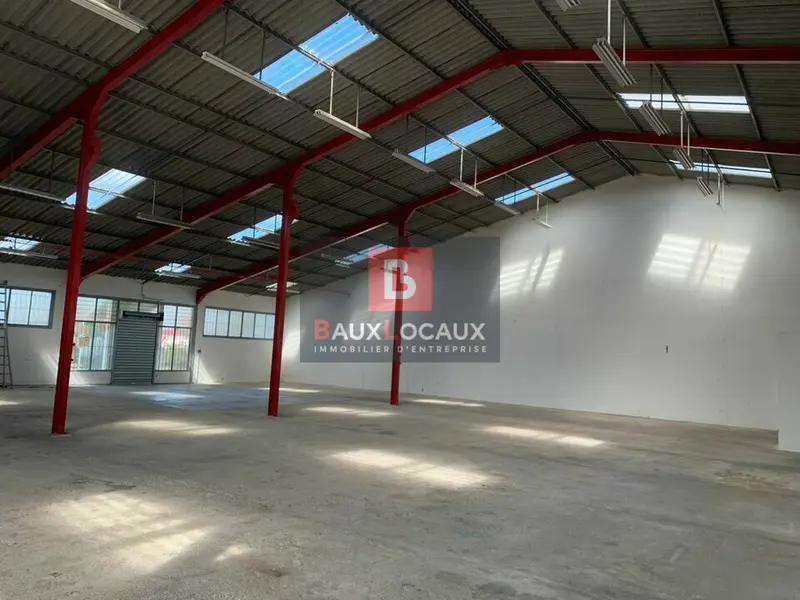 A LOUER A ALES LOCAL D'ACTIVITE DE 540M² AVEC BUREAUX