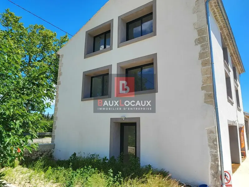 BUREAUX NEUFS D'ENVIRON 150 m²