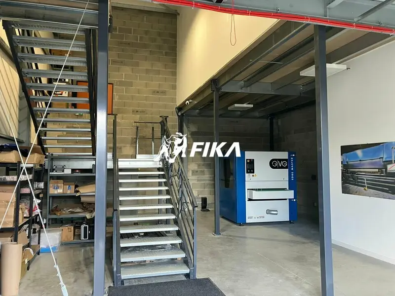 A VENDRE LOCAL D'ACTIVITE 135 m² - (31320) CASTANET TOLOSAN