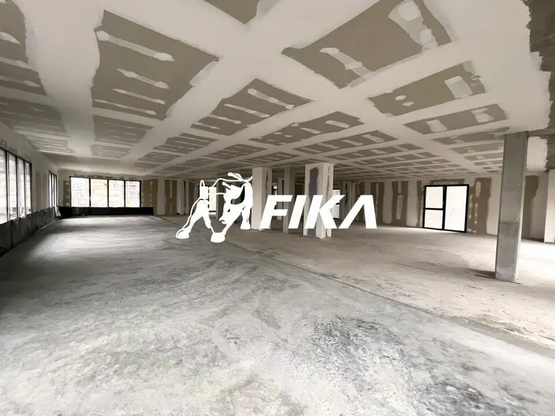 A VENDRE LOCAL PROFESSIONNEL 233,90 m² - (33100) BORDEAUX