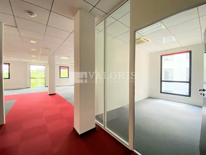 A louer Bureaux 2429m² Saint-Priest