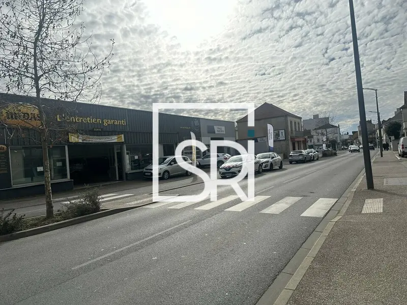 LOCAL COMMERCIAL DE 600 M² - 03200  VICHY 