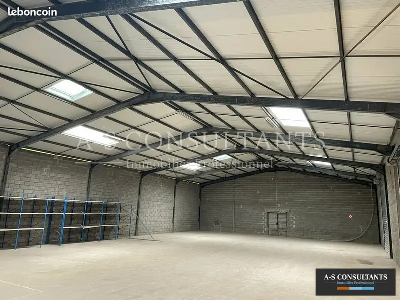 A louer Local commercial  240m² Saint-Genix-sur-Guiers