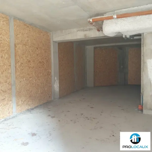 A louer Local commercial  83m² Grenoble