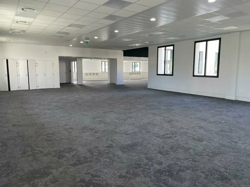 A louer Bureaux 659m² Vénissieux