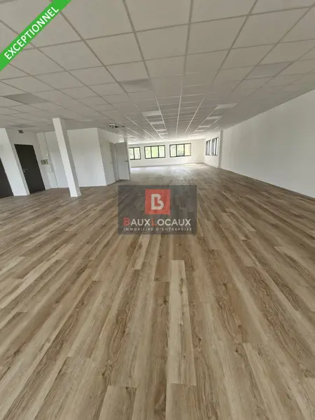 A louer Bureaux 831m² Éguilles