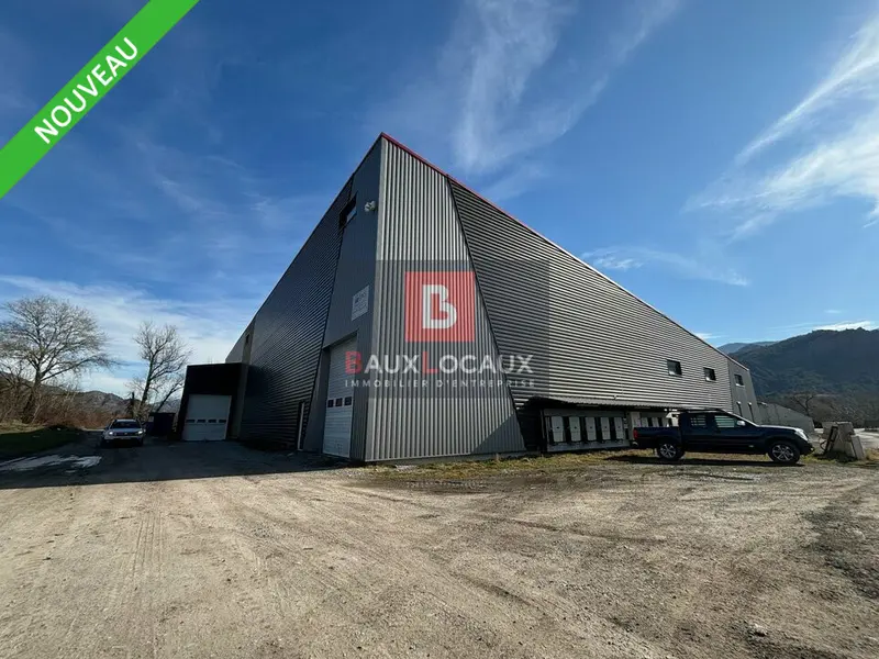 A vendre Locaux d'activité 2400m² Claret