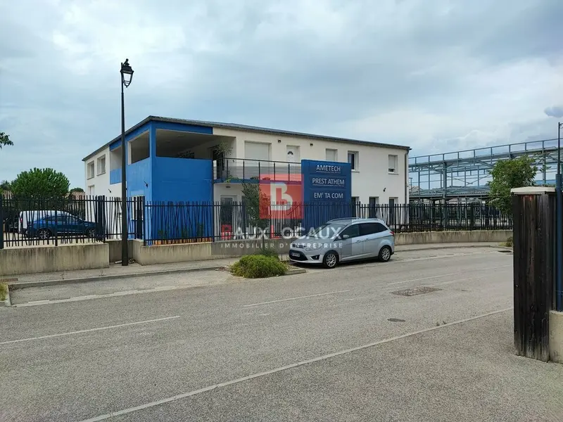 VENTE D'UN LOCAL D'ACTIVITES D'ENVIRON 448 m²