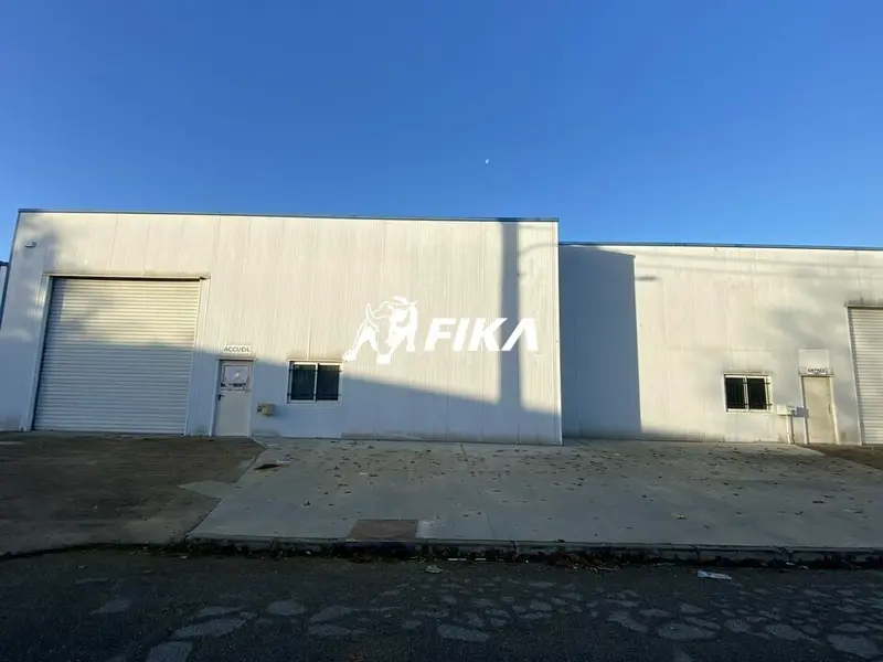 A LOUER LOCAL D'ACTIVITE 1 560 m² - (31140) SAINT ALBAN